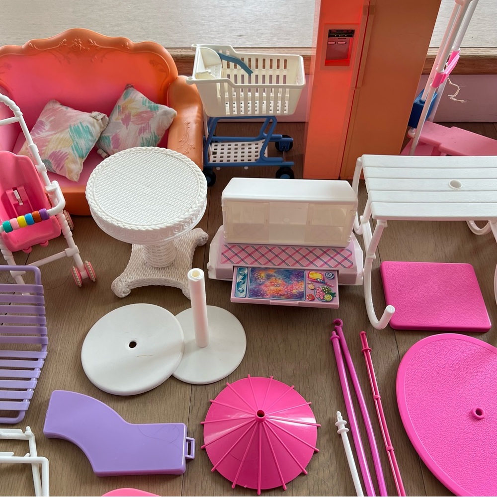 Huge lot vintage Barbie furniture/spare parts - Picture 8 of 11
